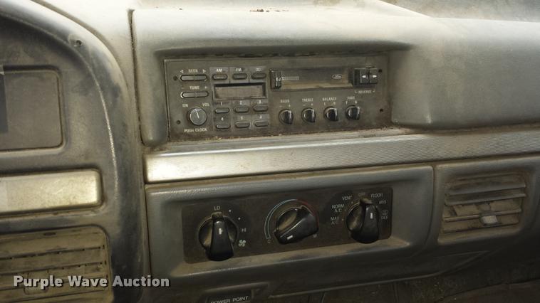 image for item J5732 1993 Ford F250 XLT utility truck