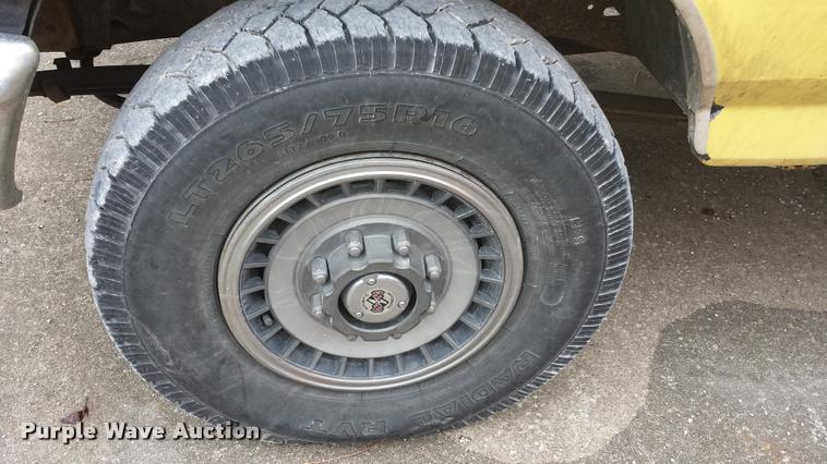 image for item J5732 1993 Ford F250 XLT utility truck