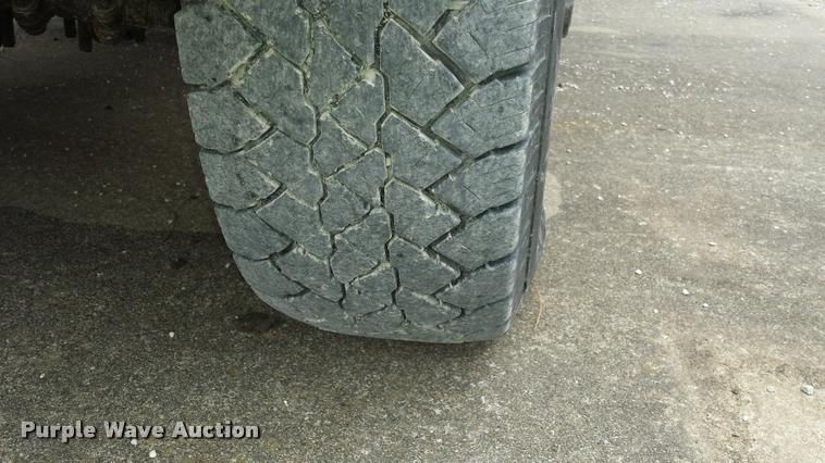 image for item J5732 1993 Ford F250 XLT utility truck