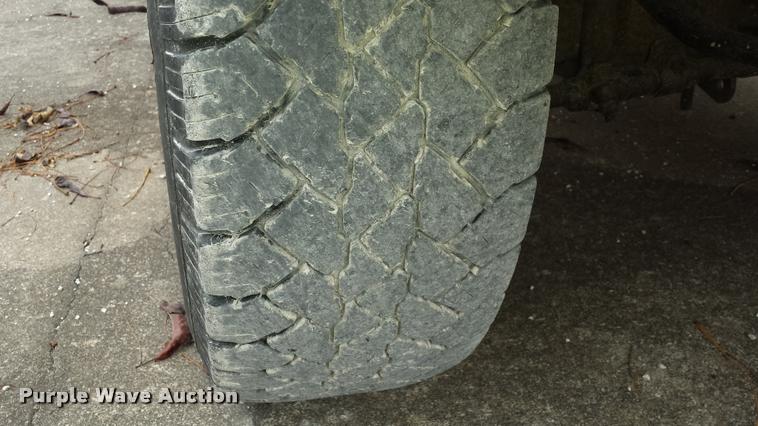 image for item J5732 1993 Ford F250 XLT utility truck