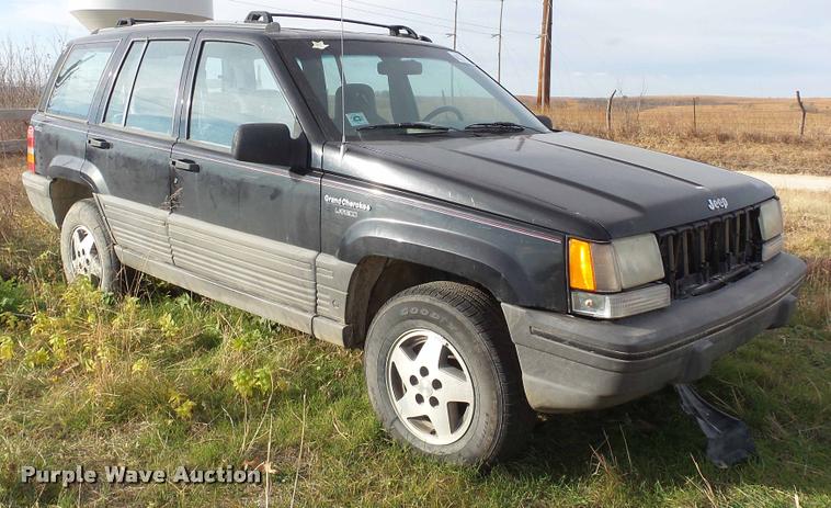 image for item J5739 1994 Jeep Grand Cherokee SUV