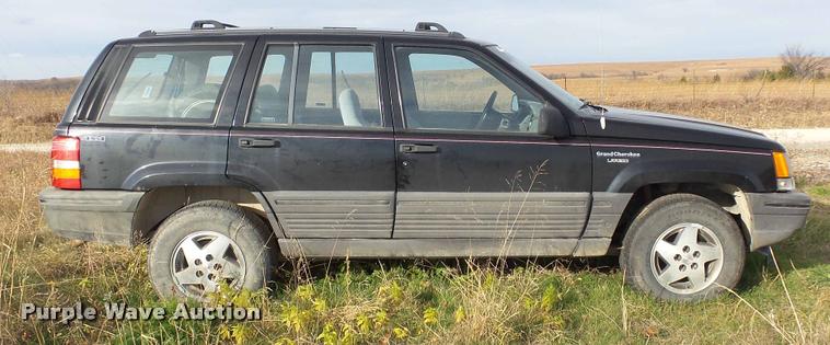 image for item J5739 1994 Jeep Grand Cherokee SUV