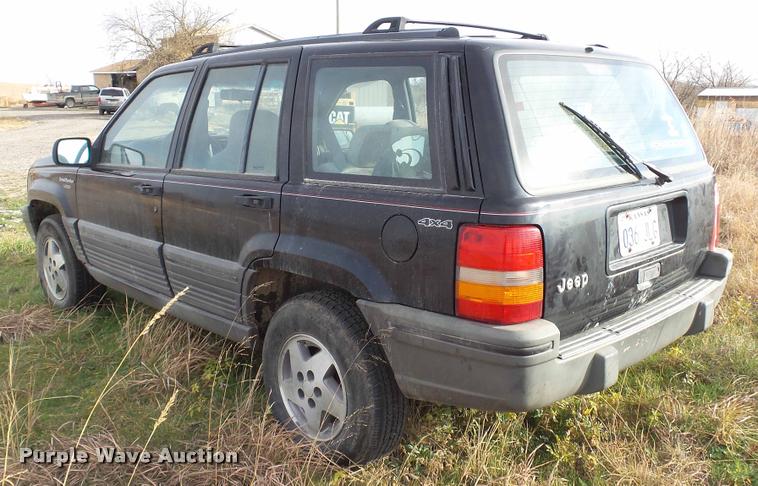 image for item J5739 1994 Jeep Grand Cherokee SUV