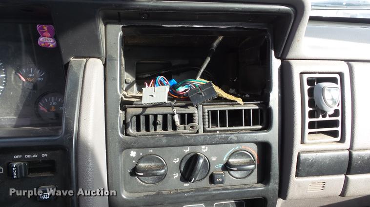 image for item J5739 1994 Jeep Grand Cherokee SUV