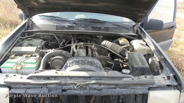 image for item J5739 1994 Jeep Grand Cherokee SUV