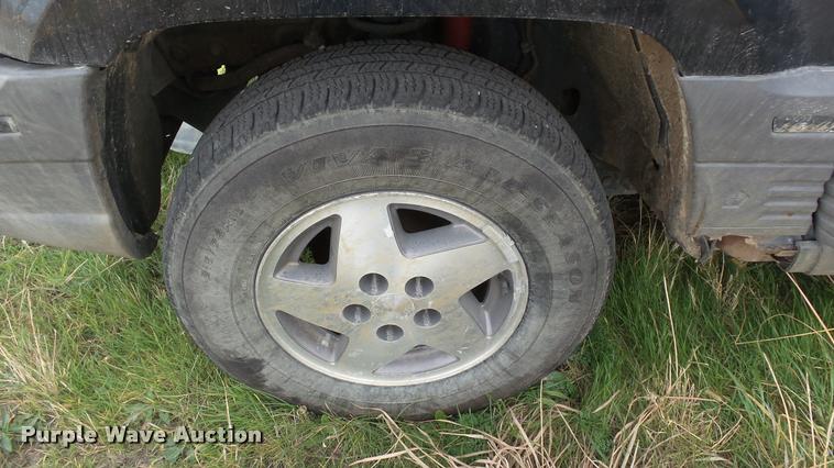 image for item J5739 1994 Jeep Grand Cherokee SUV