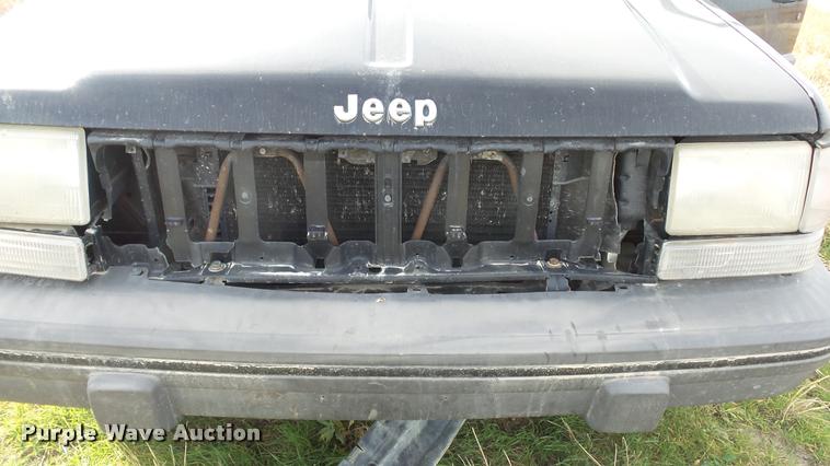 image for item J5739 1994 Jeep Grand Cherokee SUV