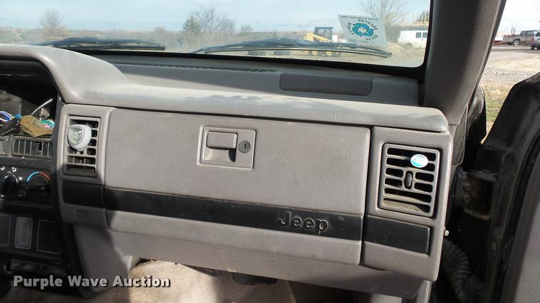 image for item J5739 1994 Jeep Grand Cherokee SUV