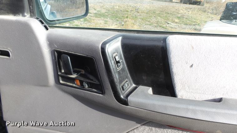 image for item J5739 1994 Jeep Grand Cherokee SUV