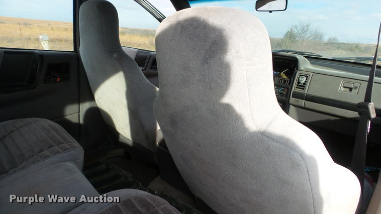 image for item J5739 1994 Jeep Grand Cherokee SUV