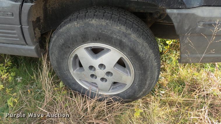 image for item J5739 1994 Jeep Grand Cherokee SUV