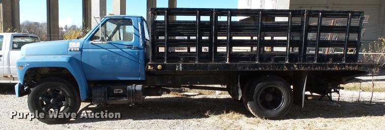 image for item K1013 1989 Ford F600G flatbed truck