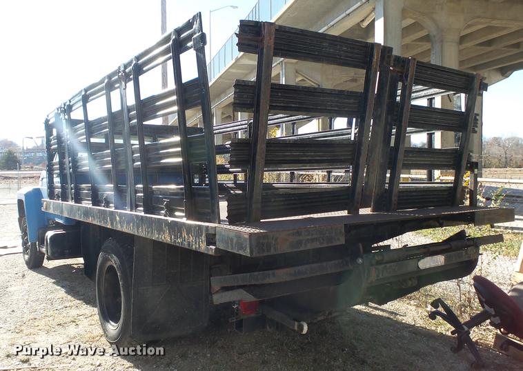 image for item K1013 1989 Ford F600G flatbed truck