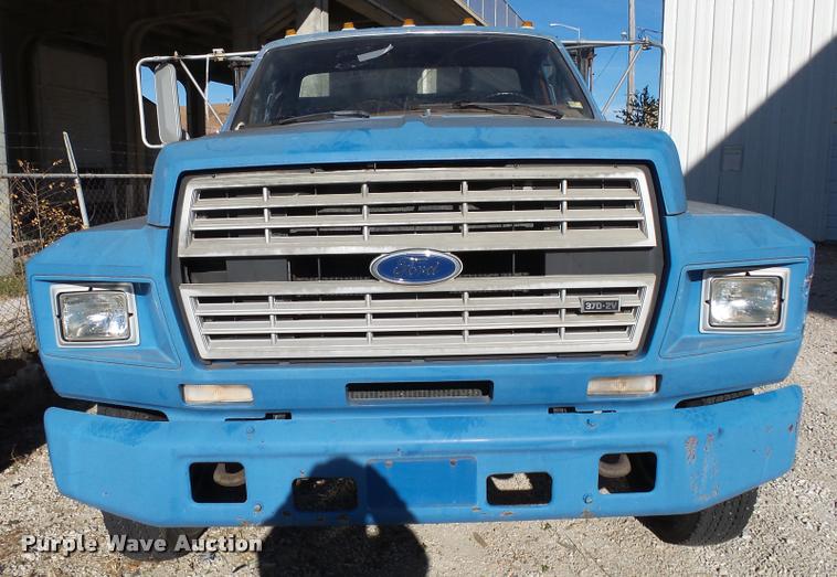 image for item K1013 1989 Ford F600G flatbed truck