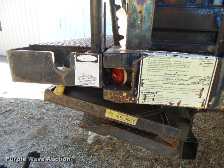 image for item K1013 1989 Ford F600G flatbed truck