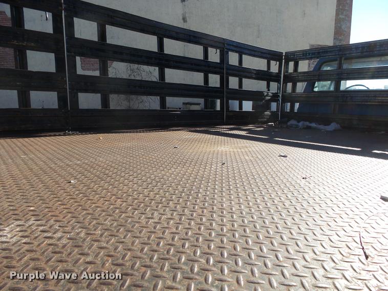 image for item K1013 1989 Ford F600G flatbed truck