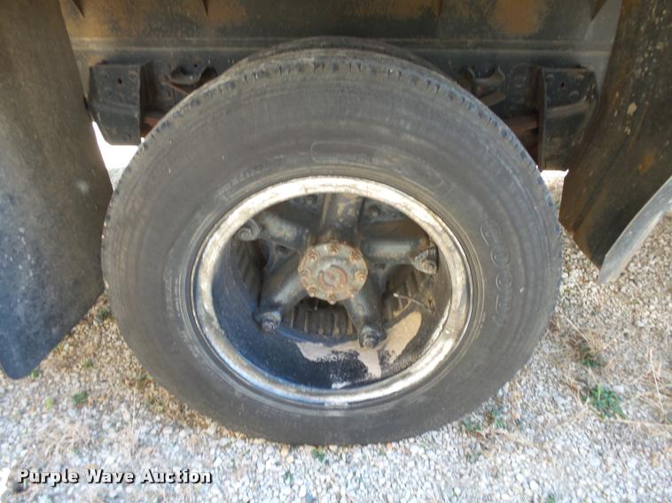 image for item K1013 1989 Ford F600G flatbed truck