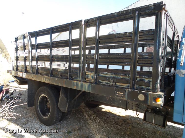 image for item K1013 1989 Ford F600G flatbed truck