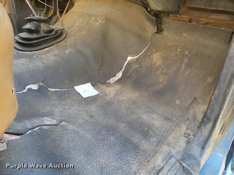 image for item K1013 1989 Ford F600G flatbed truck