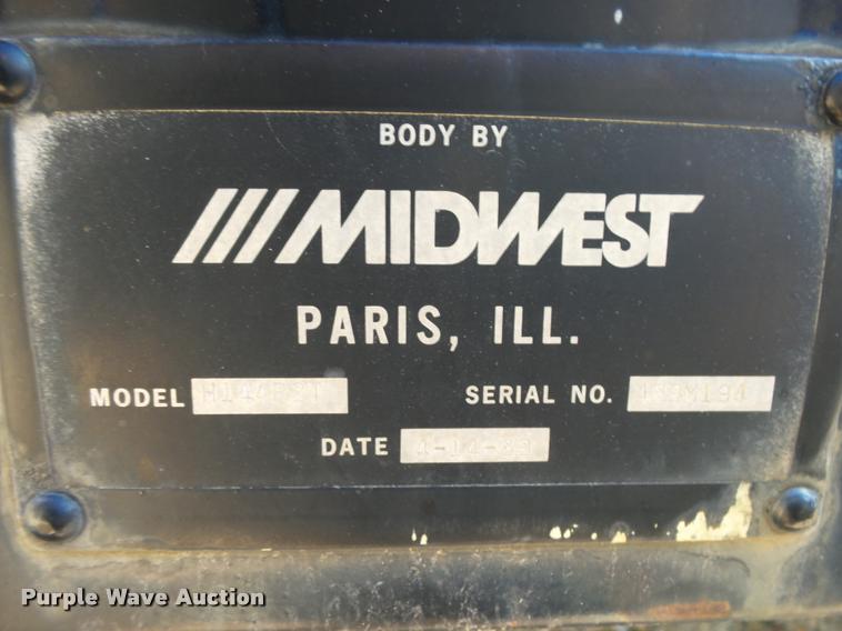 image for item K1013 1989 Ford F600G flatbed truck