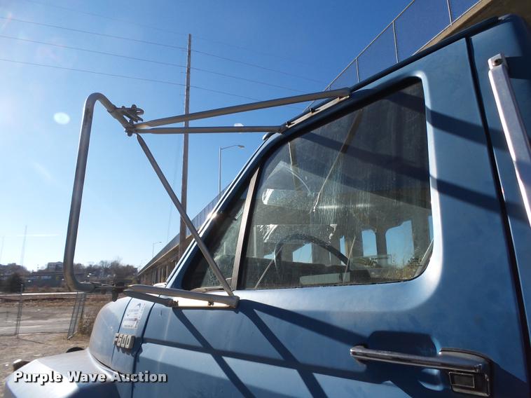 image for item K1013 1989 Ford F600G flatbed truck