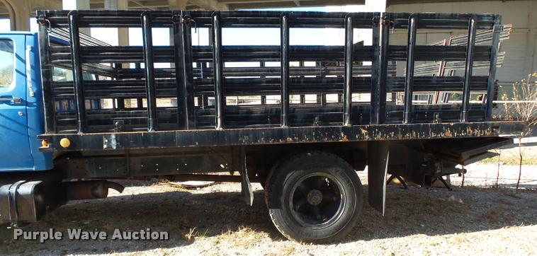 image for item K1013 1989 Ford F600G flatbed truck