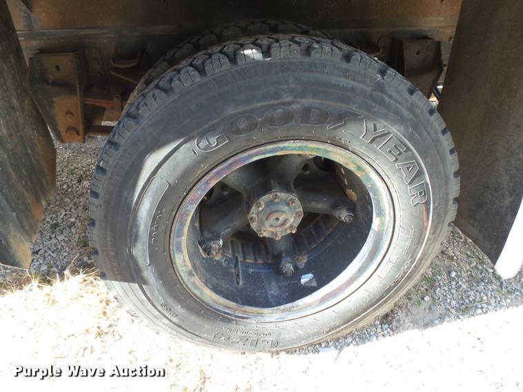 image for item K1013 1989 Ford F600G flatbed truck