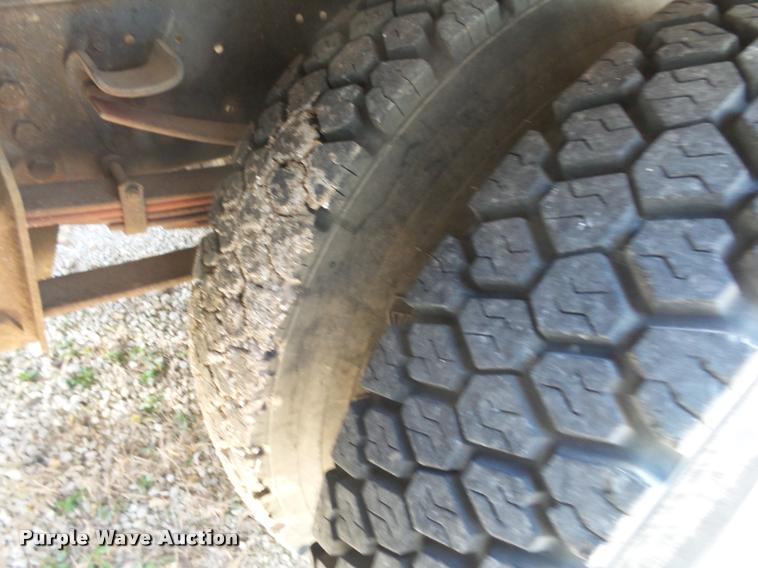 image for item K1013 1989 Ford F600G flatbed truck