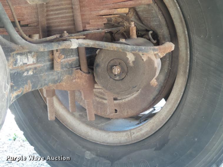 image for item K1013 1989 Ford F600G flatbed truck