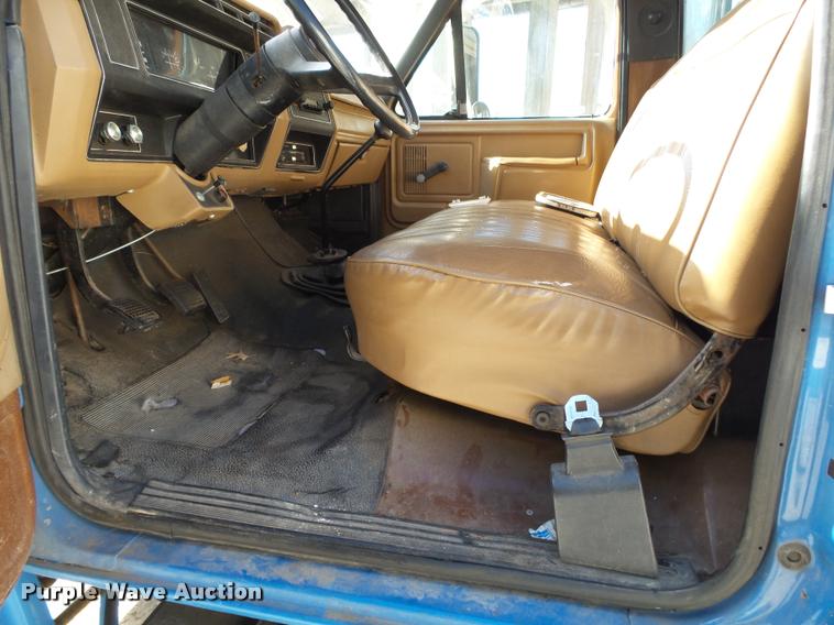 image for item K1013 1989 Ford F600G flatbed truck