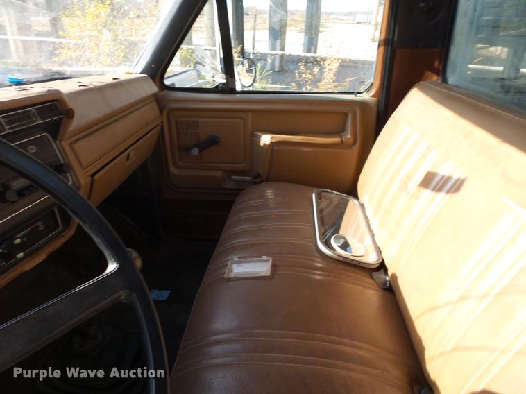 image for item K1013 1989 Ford F600G flatbed truck