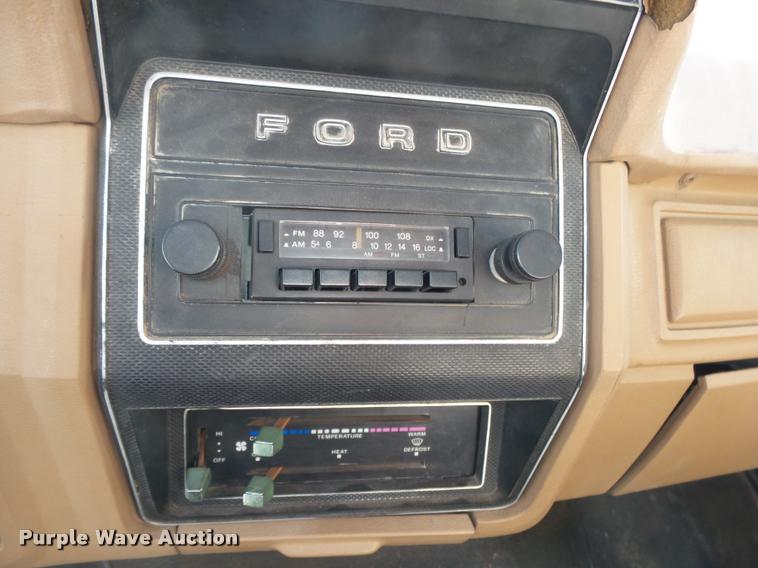 image for item K1013 1989 Ford F600G flatbed truck