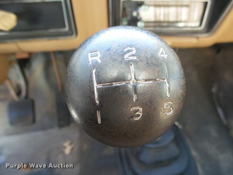 image for item K1013 1989 Ford F600G flatbed truck