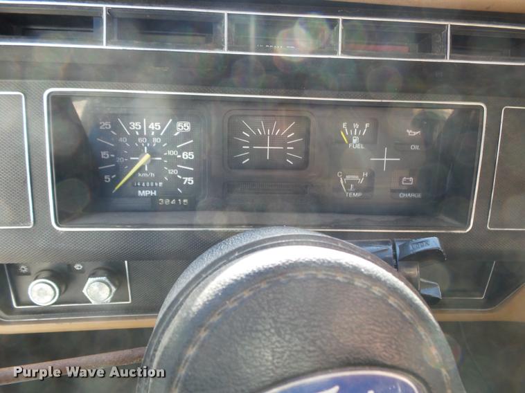 image for item K1013 1989 Ford F600G flatbed truck