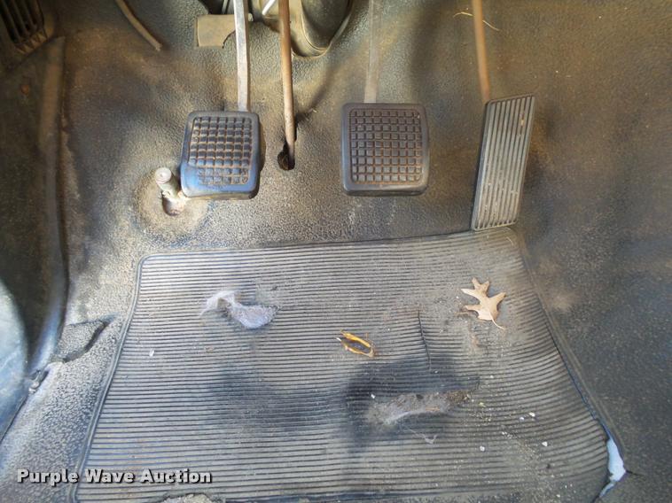 image for item K1013 1989 Ford F600G flatbed truck