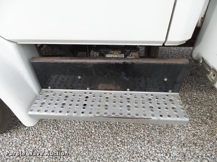 image for item K1015 1995 Freightliner Business Class FL60 utility truck