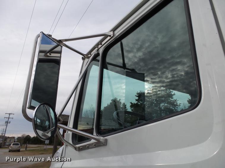 image for item K1015 1995 Freightliner Business Class FL60 utility truck