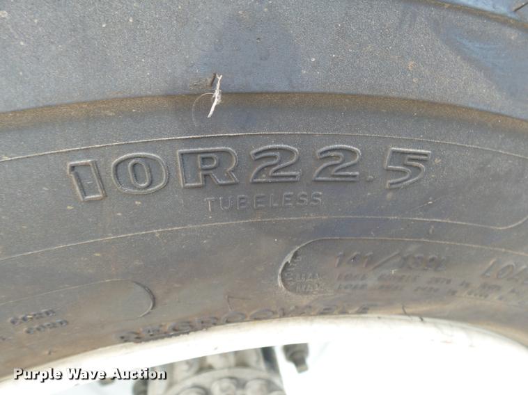 image for item K1015 1995 Freightliner Business Class FL60 utility truck