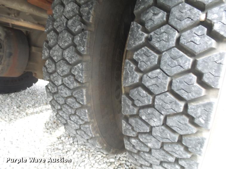 image for item K1015 1995 Freightliner Business Class FL60 utility truck