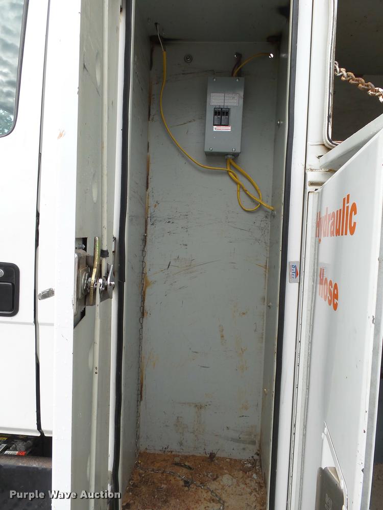 image for item K1015 1995 Freightliner Business Class FL60 utility truck