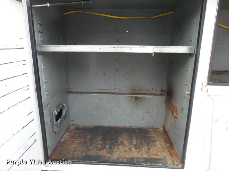 image for item K1015 1995 Freightliner Business Class FL60 utility truck