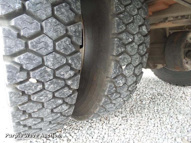 image for item K1015 1995 Freightliner Business Class FL60 utility truck