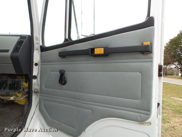 image for item K1015 1995 Freightliner Business Class FL60 utility truck