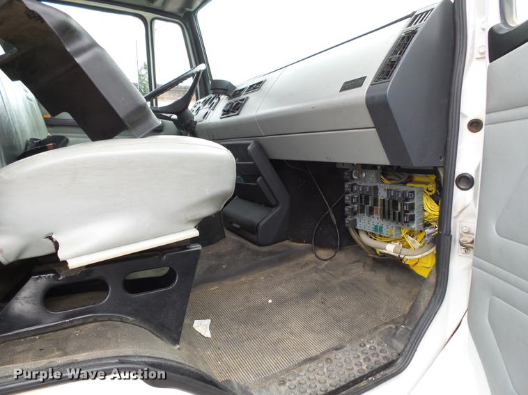 image for item K1015 1995 Freightliner Business Class FL60 utility truck