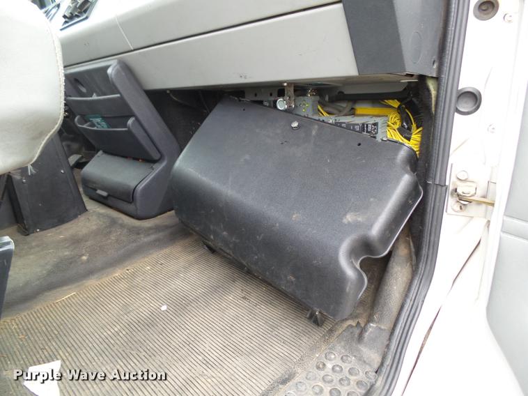 image for item K1015 1995 Freightliner Business Class FL60 utility truck