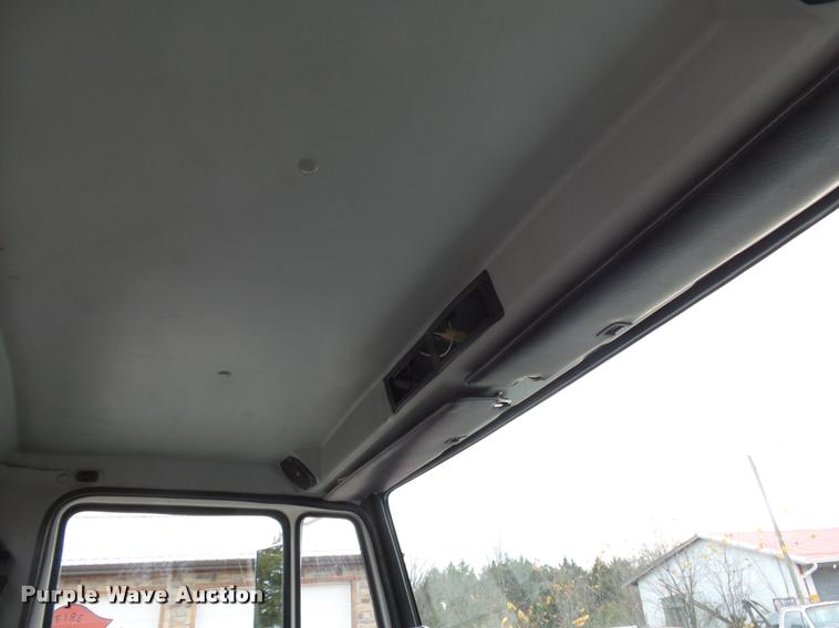 image for item K1015 1995 Freightliner Business Class FL60 utility truck