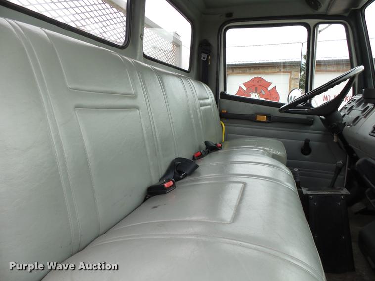 image for item K1015 1995 Freightliner Business Class FL60 utility truck