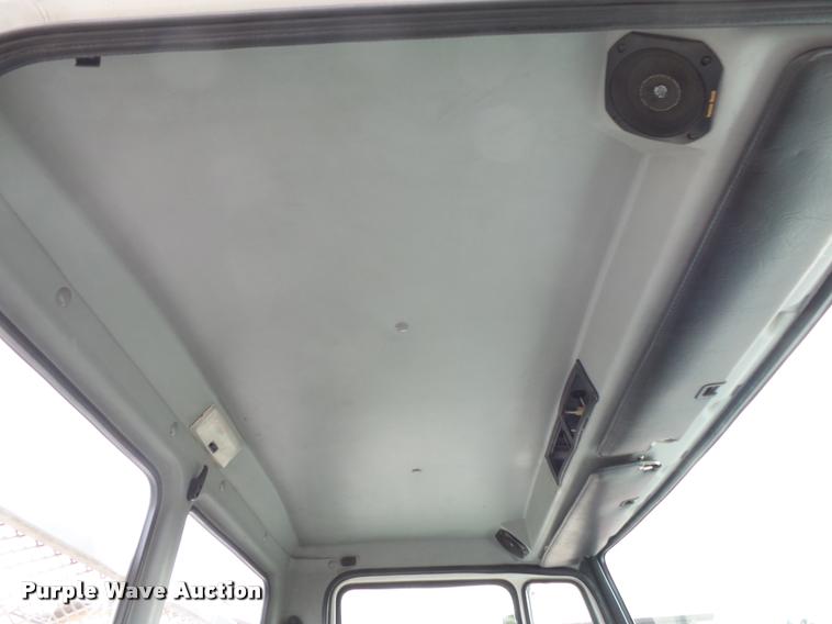 image for item K1015 1995 Freightliner Business Class FL60 utility truck