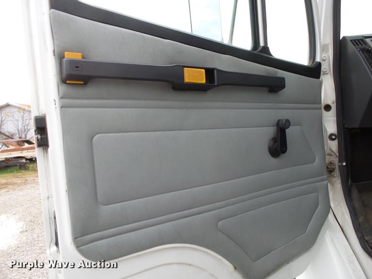 image for item K1015 1995 Freightliner Business Class FL60 utility truck