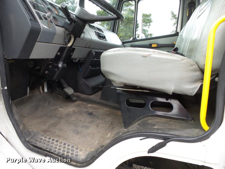 image for item K1015 1995 Freightliner Business Class FL60 utility truck